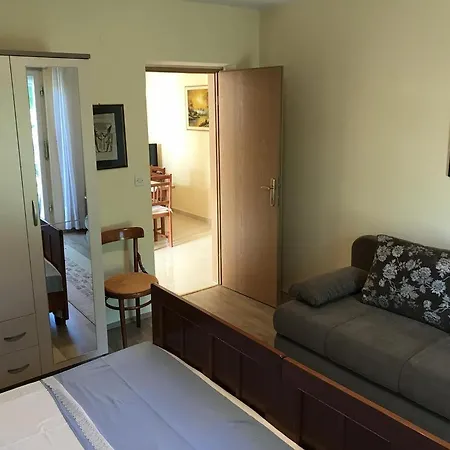 Apartment 5802b